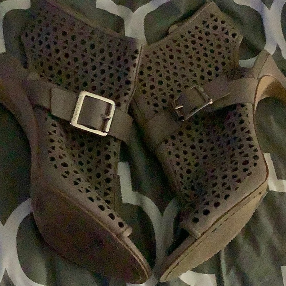 Shoes - Picture 3 of 3